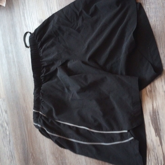 Asics running shorts - Picture 2 of 3